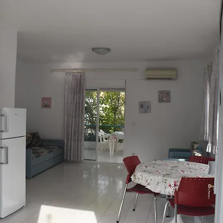 Niki Apartment Polychrono